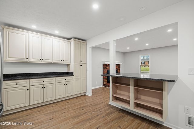 373 Circle Dr, Shepherdsville, KY 40165