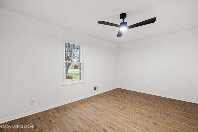 373 Circle Dr, Shepherdsville, KY 40165