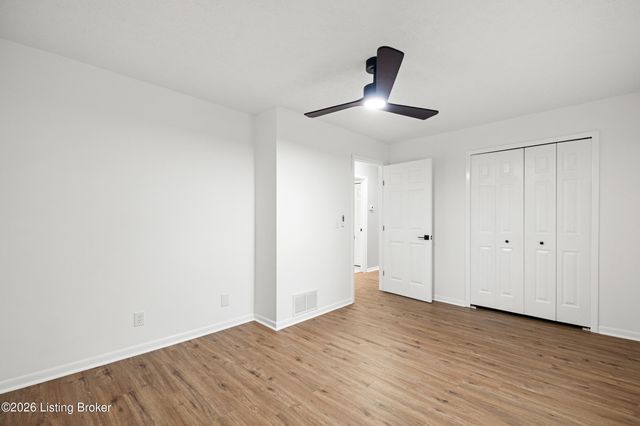 373 Circle Dr, Shepherdsville, KY 40165