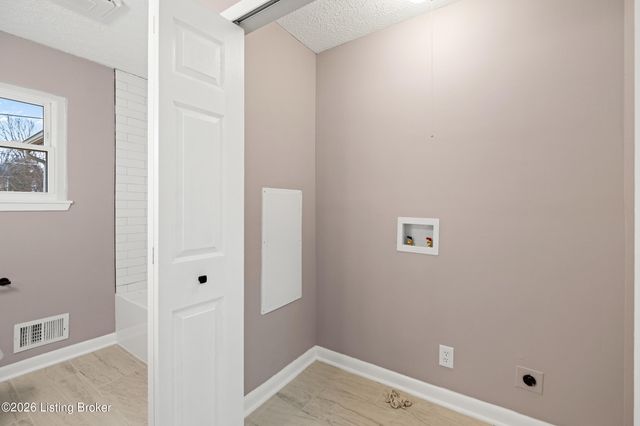 373 Circle Dr, Shepherdsville, KY 40165