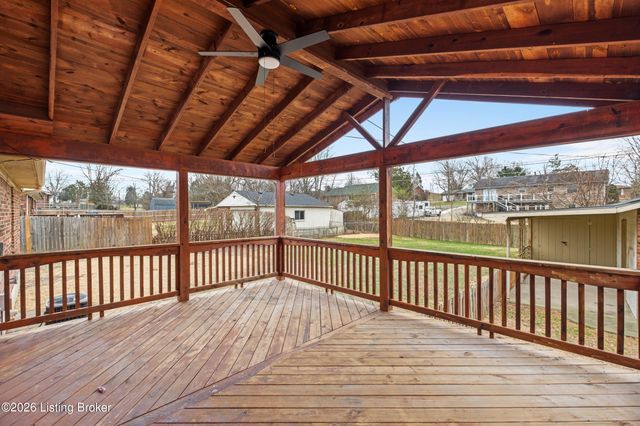 373 Circle Dr, Shepherdsville, KY 40165