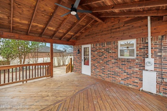 373 Circle Dr, Shepherdsville, KY 40165