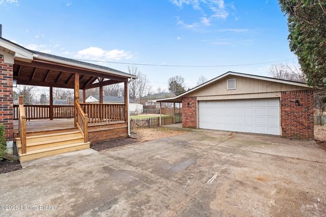 373 Circle Dr, Shepherdsville, KY 40165
