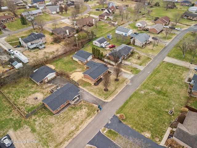 373 Circle Dr, Shepherdsville, KY 40165