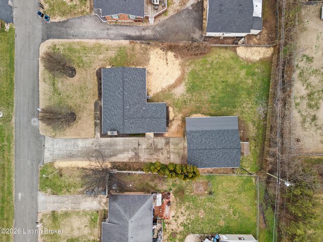 373 Circle Dr, Shepherdsville, KY 40165