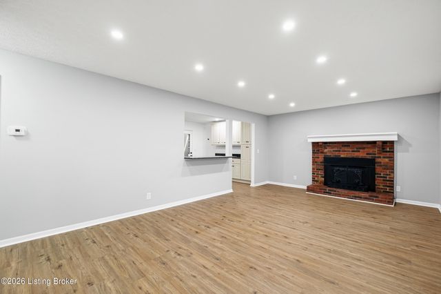 373 Circle Dr, Shepherdsville, KY 40165