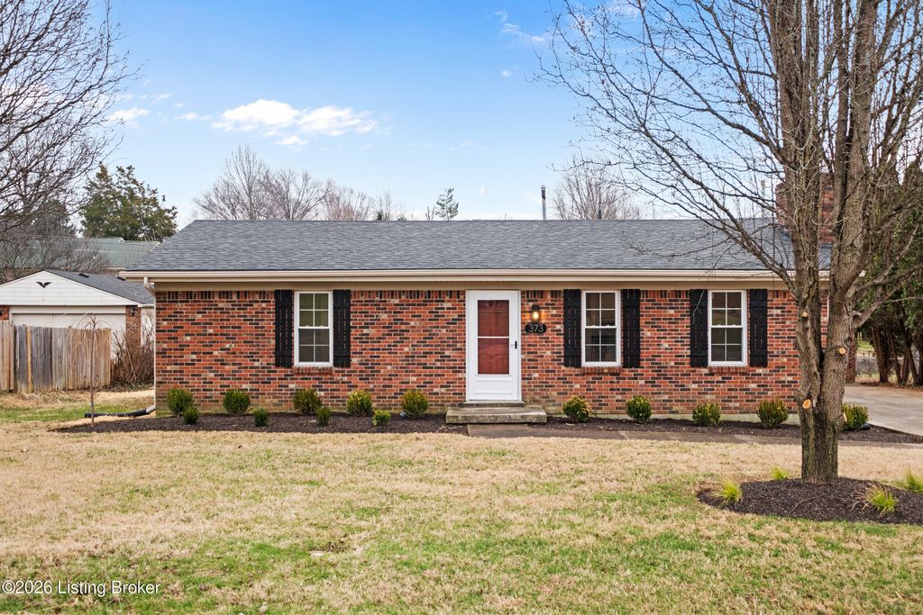 373 Circle Dr, Shepherdsville, KY 40165