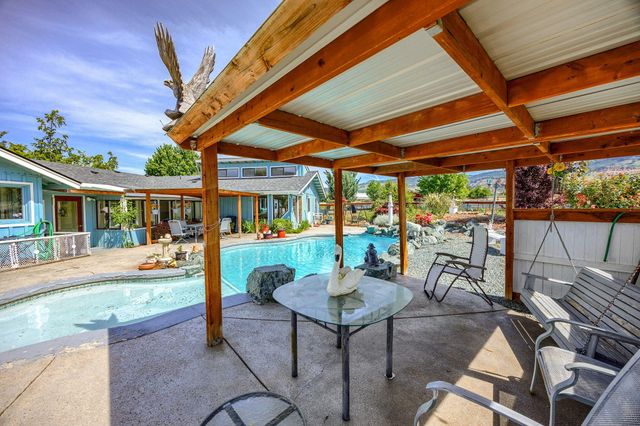 451 E Ashland Lane, Ashland, OR 97520