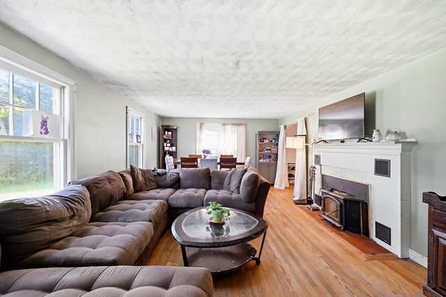 219 Old Warren Rd, Palmer, MA 01069