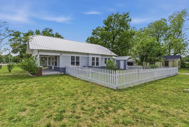 203 S Arthur St, El Dorado, KS 67042