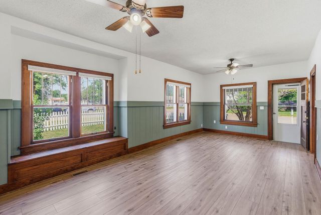 203 S Arthur St, El Dorado, KS 67042
