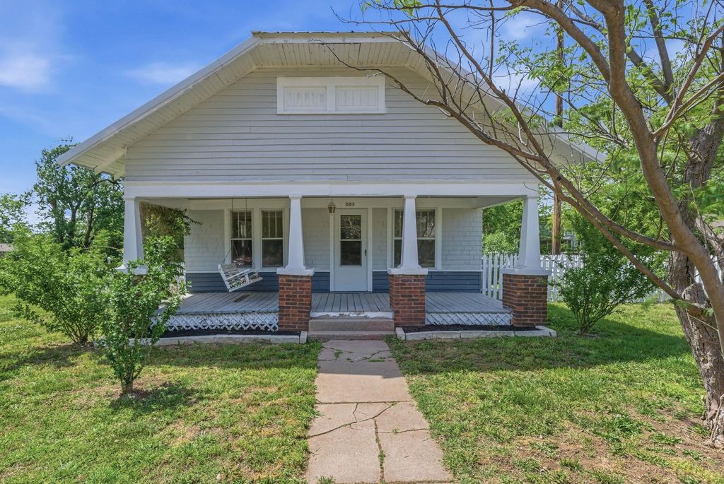 203 S Arthur St, El Dorado, KS 67042