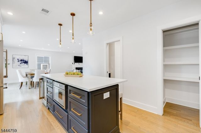 18 University Ave, Chatham Boro, NJ 07928