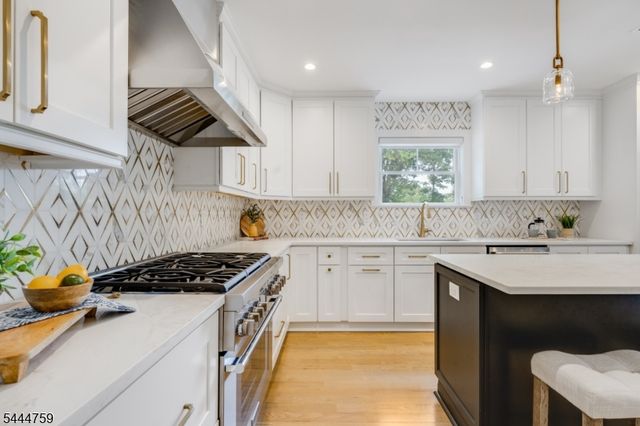 18 University Ave, Chatham Boro, NJ 07928