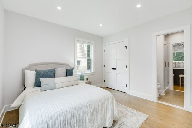 18 University Ave, Chatham Boro, NJ 07928