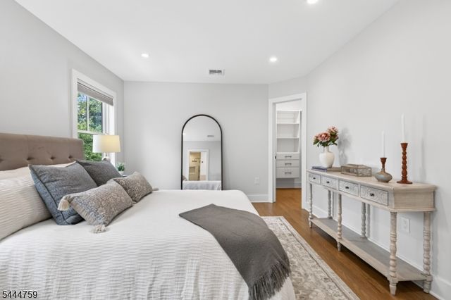 18 University Ave, Chatham Boro, NJ 07928