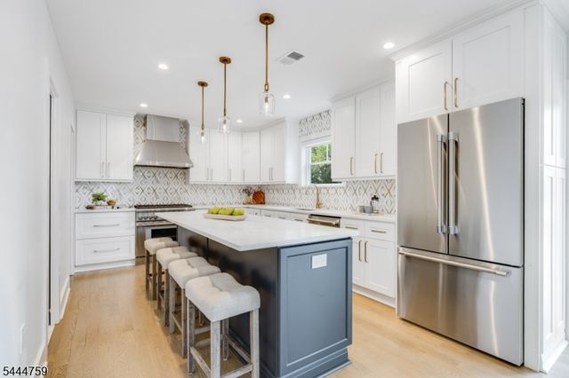 18 University Ave, Chatham Boro, NJ 07928