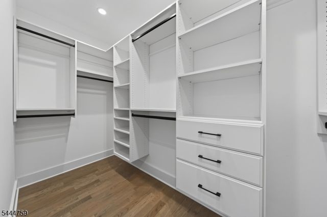 18 University Ave, Chatham Boro, NJ 07928
