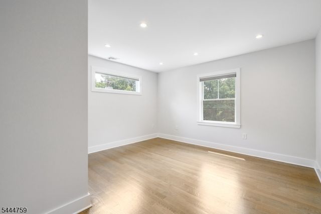 18 University Ave, Chatham Boro, NJ 07928