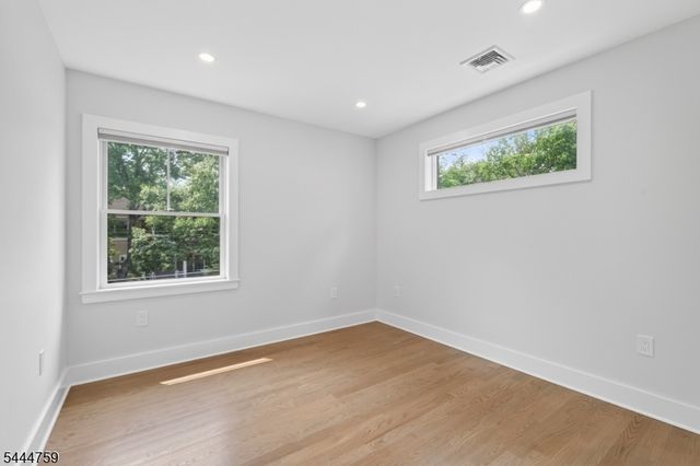 18 University Ave, Chatham Boro, NJ 07928