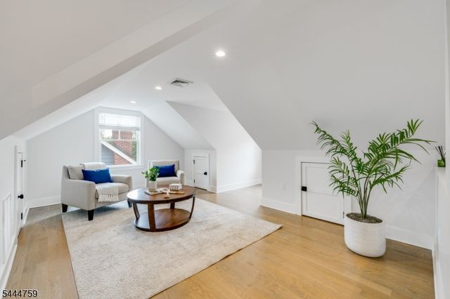 18 University Ave, Chatham Boro, NJ 07928