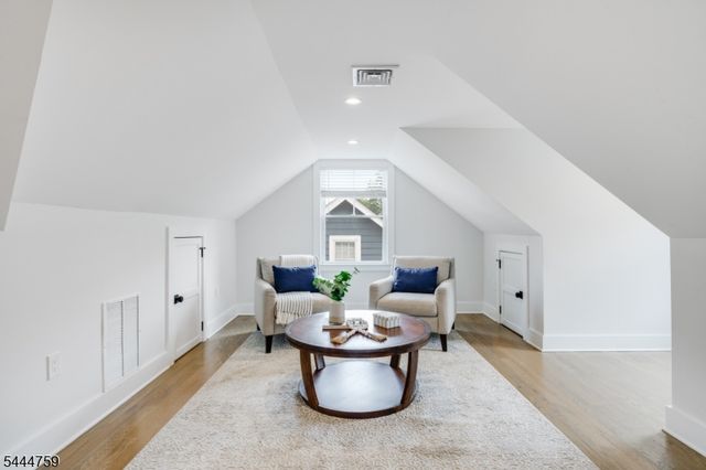 18 University Ave, Chatham Boro, NJ 07928