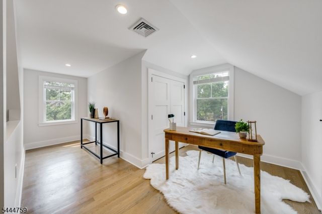 18 University Ave, Chatham Boro, NJ 07928