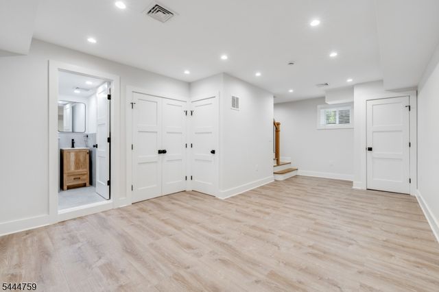 18 University Ave, Chatham Boro, NJ 07928