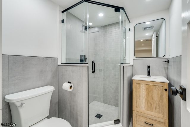18 University Ave, Chatham Boro, NJ 07928