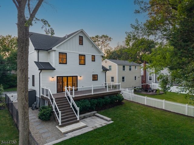 18 University Ave, Chatham Boro, NJ 07928