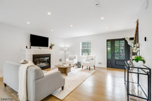 18 University Ave, Chatham Boro, NJ 07928