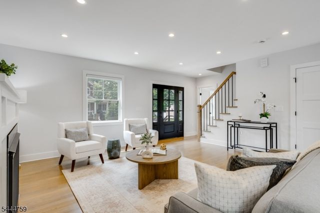 18 University Ave, Chatham Boro, NJ 07928