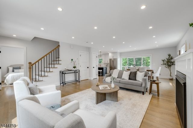 18 University Ave, Chatham Boro, NJ 07928
