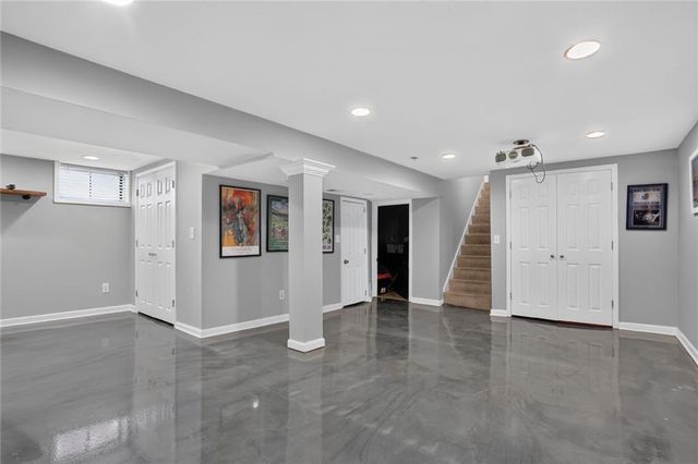 5317 W 50th Terrace, Roeland Park, KS 66205