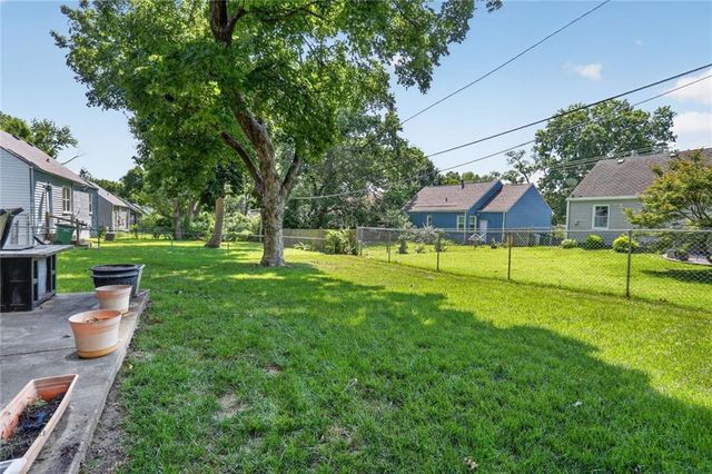 5317 W 50th Terrace, Roeland Park, KS 66205