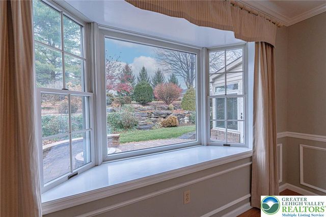 4652 Oakwood Lane, Lower Nazareth Twp, PA 18064