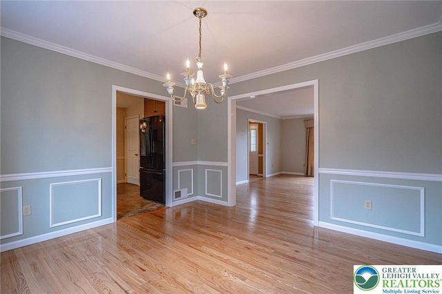 4652 Oakwood Lane, Lower Nazareth Twp, PA 18064