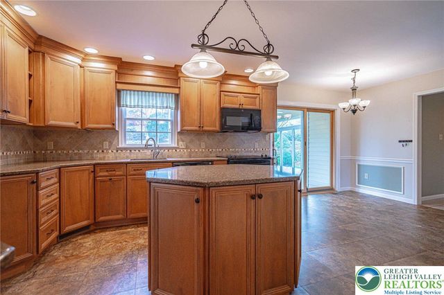 4652 Oakwood Lane, Lower Nazareth Twp, PA 18064