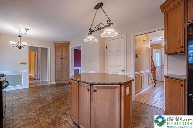 4652 Oakwood Lane, Lower Nazareth Twp, PA 18064