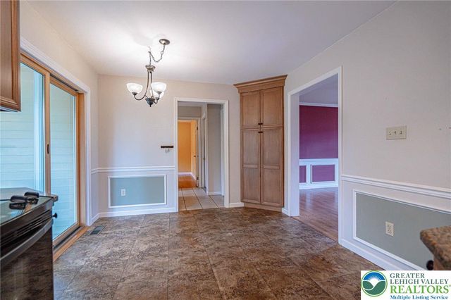 4652 Oakwood Lane, Lower Nazareth Twp, PA 18064