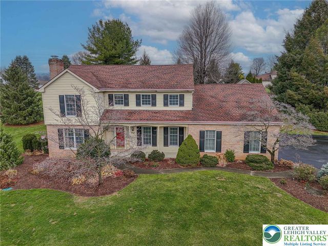 4652 Oakwood Lane, Lower Nazareth Twp, PA 18064