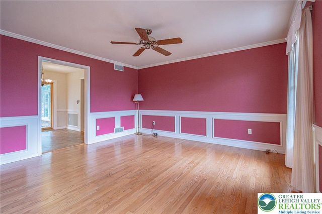 4652 Oakwood Lane, Lower Nazareth Twp, PA 18064