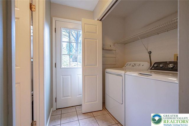 4652 Oakwood Lane, Lower Nazareth Twp, PA 18064