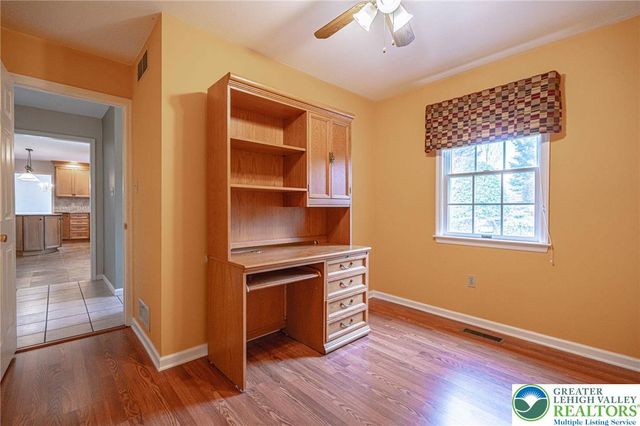 4652 Oakwood Lane, Lower Nazareth Twp, PA 18064