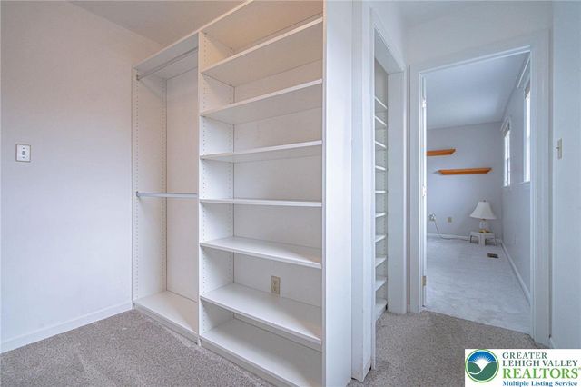 4652 Oakwood Lane, Lower Nazareth Twp, PA 18064