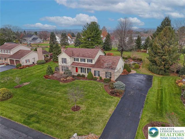 4652 Oakwood Lane, Lower Nazareth Twp, PA 18064