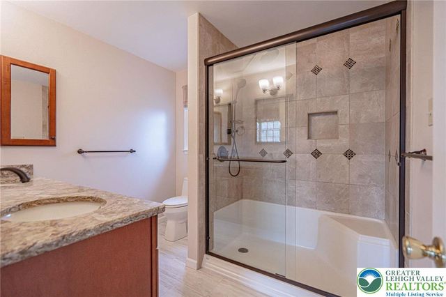 4652 Oakwood Lane, Lower Nazareth Twp, PA 18064