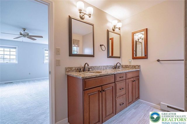 4652 Oakwood Lane, Lower Nazareth Twp, PA 18064