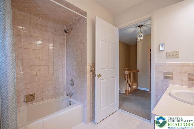 4652 Oakwood Lane, Lower Nazareth Twp, PA 18064