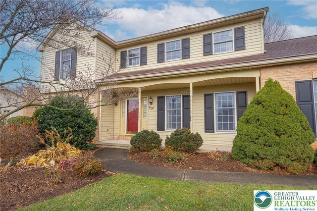 4652 Oakwood Lane, Lower Nazareth Twp, PA 18064